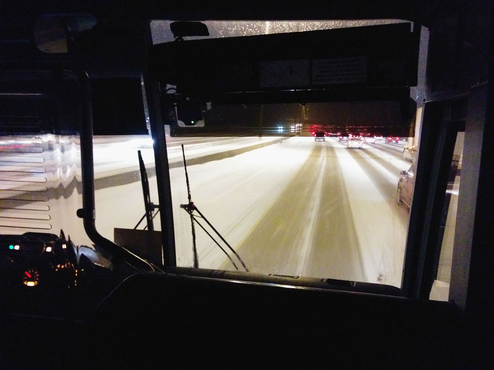 Snowy roads for Chicago-Milwaukee Greyhound
