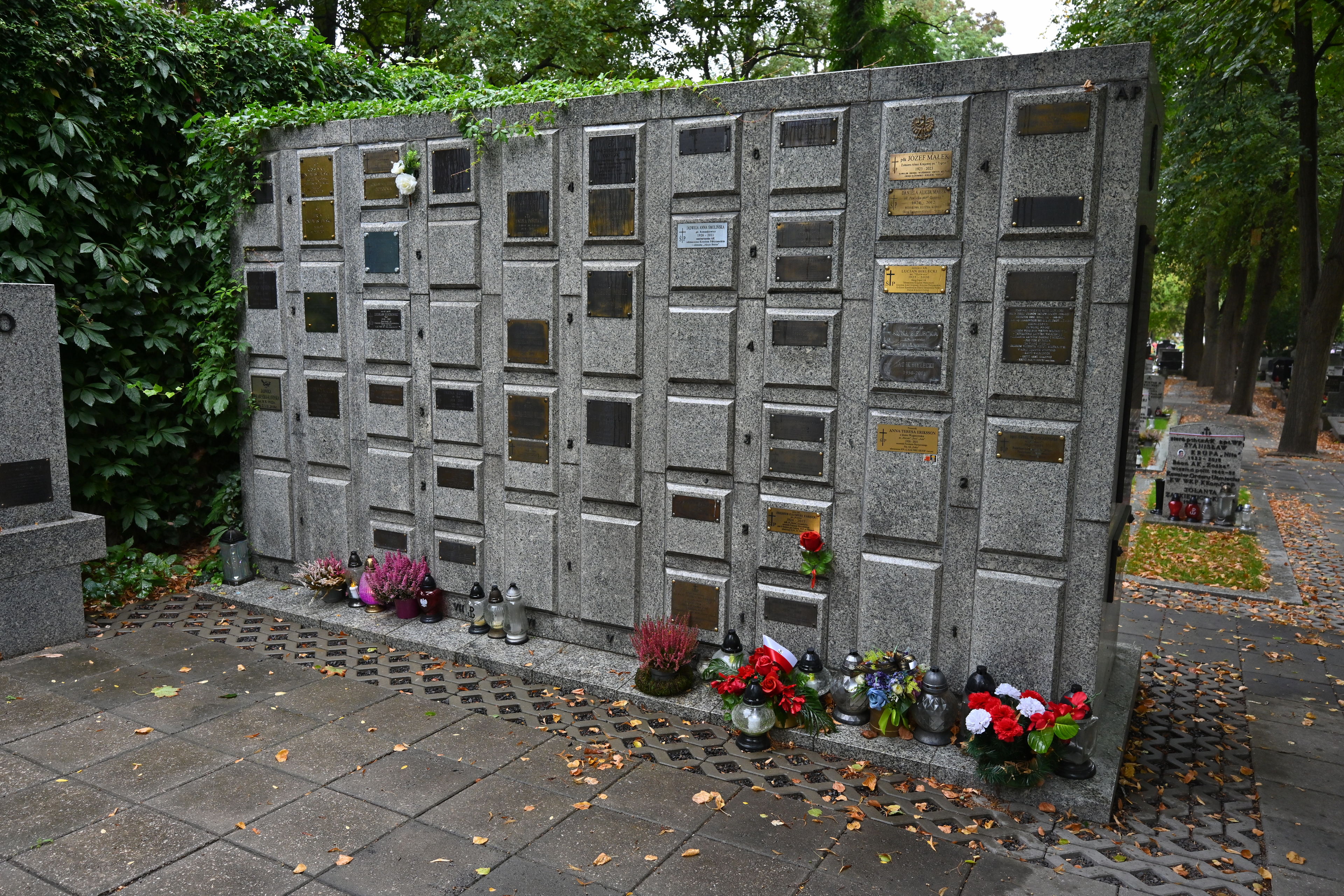I detoured through a cemetery (Cmentarz Wojskowy, Powązki Wojskowe) along my run in Warsaw Saturday.