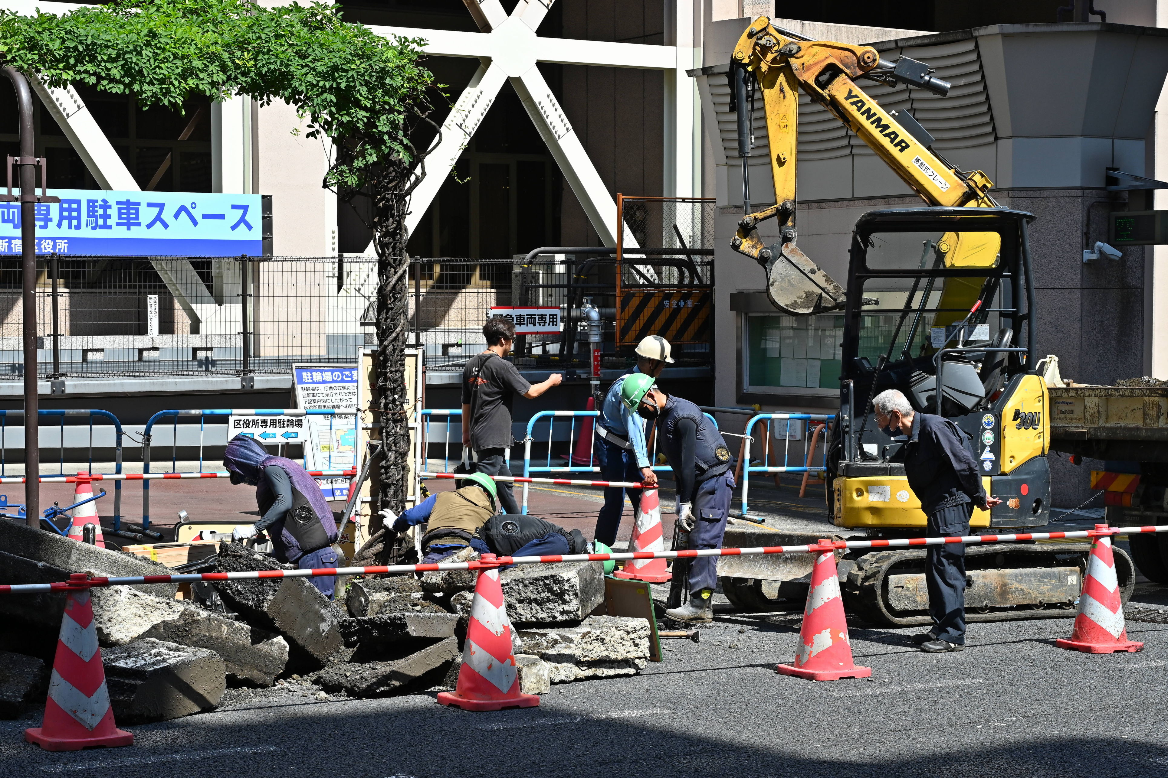 I spent some time watching the construction outside Shinjuku Kuyakushomae Capsule Hotel waiting for Patton. This was my first time seeing what I later identified as a "fan vest", something that apparently has become widespread in Japan to keep workers cool in the hot summer. It was about 95 degrees F this day.